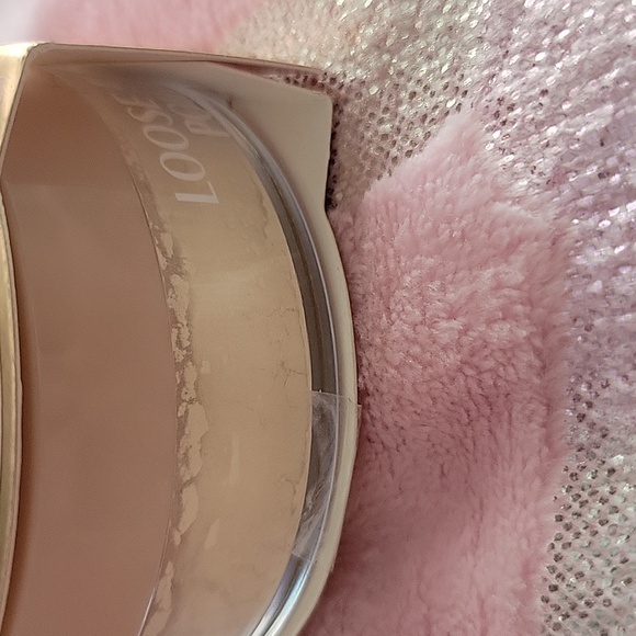 Pure Benefits Translucent Loose Setting Powder - Picture 3 of 4